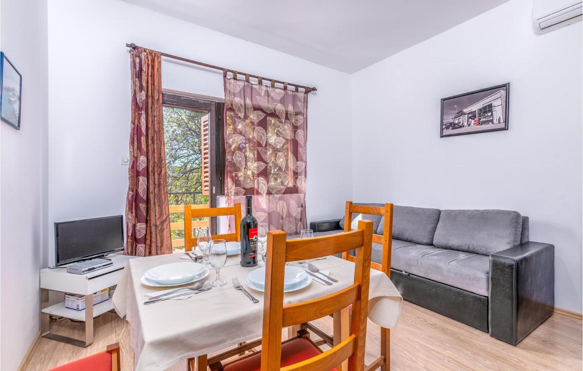 Gorgeous Apartment In Krk With Kitchen คิร์ก ภายนอก รูปภาพ
