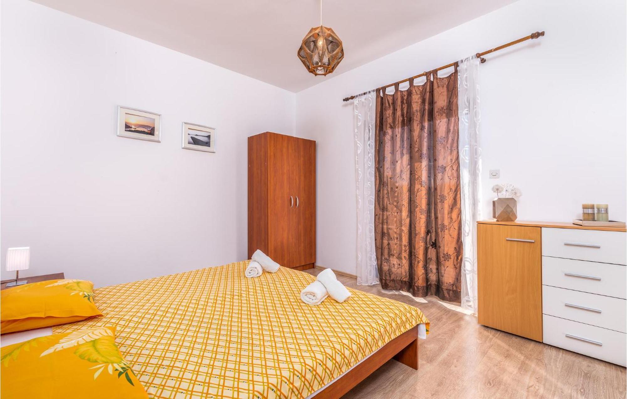 Gorgeous Apartment In Krk With Kitchen คิร์ก ภายนอก รูปภาพ