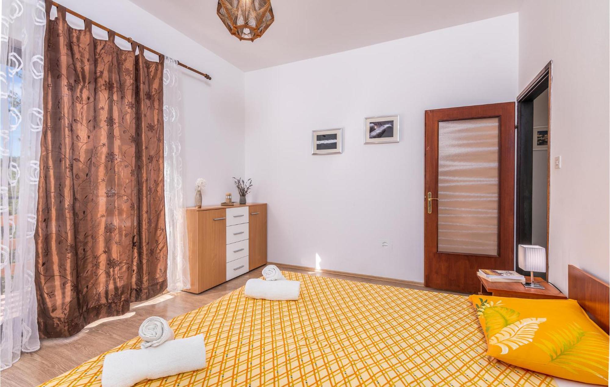 Gorgeous Apartment In Krk With Kitchen คิร์ก ภายนอก รูปภาพ