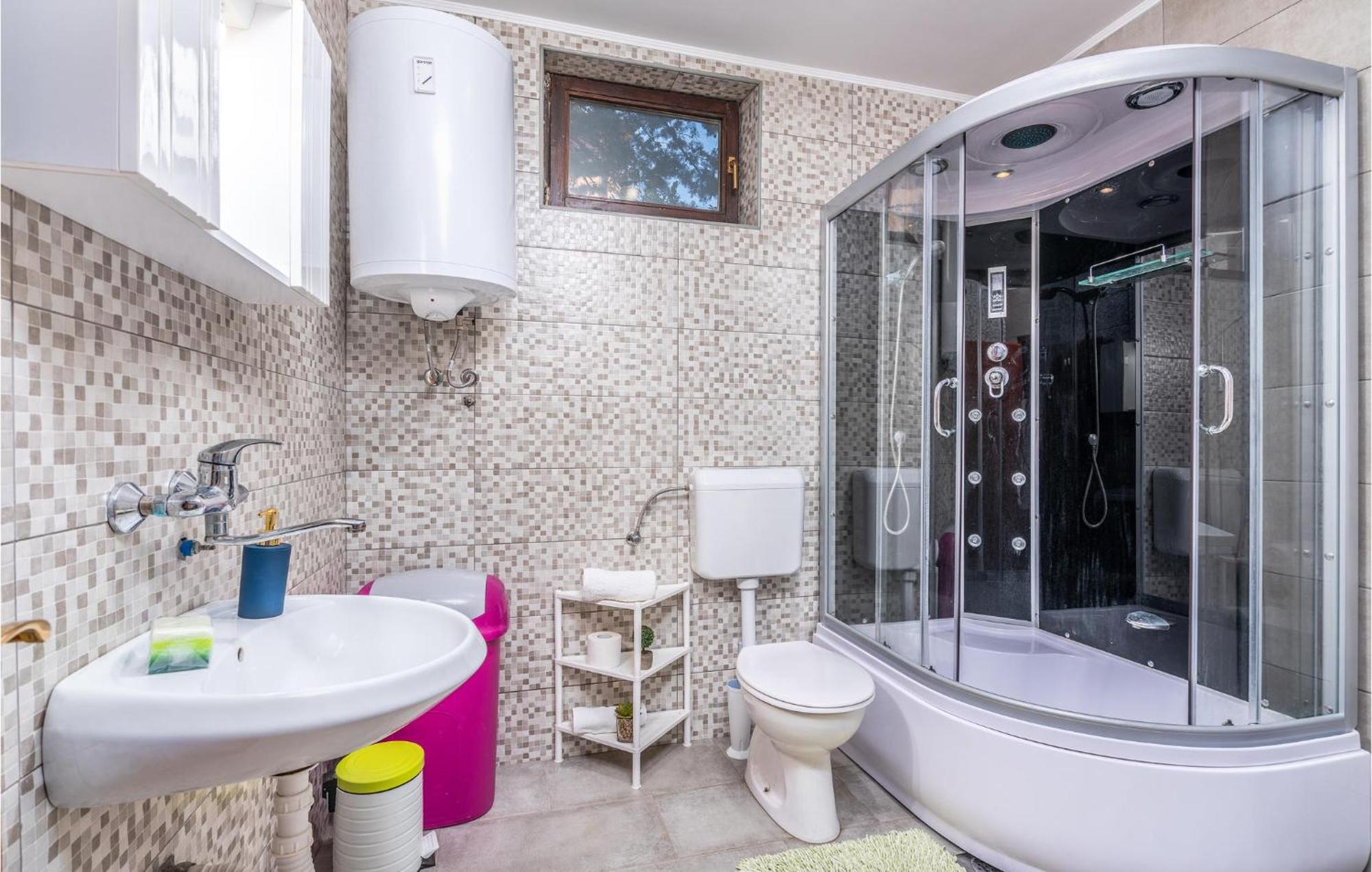 Gorgeous Apartment In Krk With Kitchen คิร์ก ภายนอก รูปภาพ