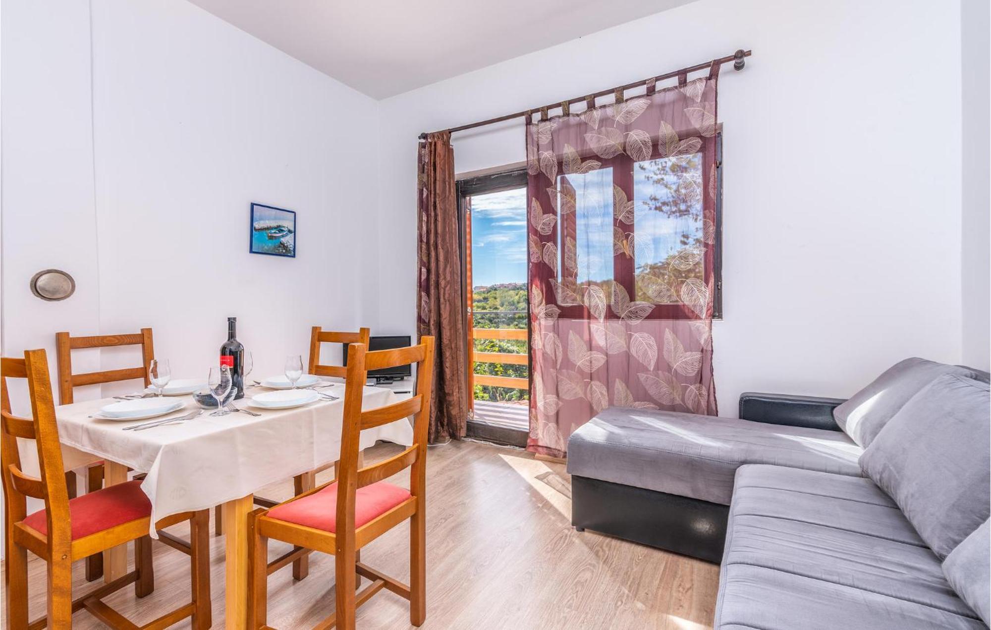 Gorgeous Apartment In Krk With Kitchen คิร์ก ภายนอก รูปภาพ