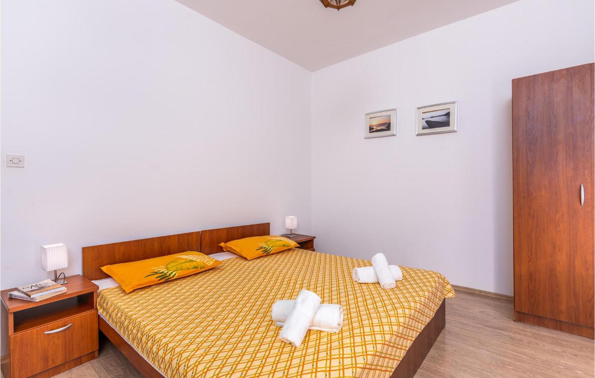 Gorgeous Apartment In Krk With Kitchen คิร์ก ภายนอก รูปภาพ