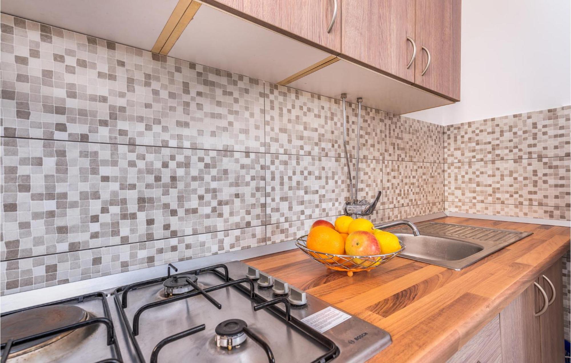 Gorgeous Apartment In Krk With Kitchen คิร์ก ภายนอก รูปภาพ