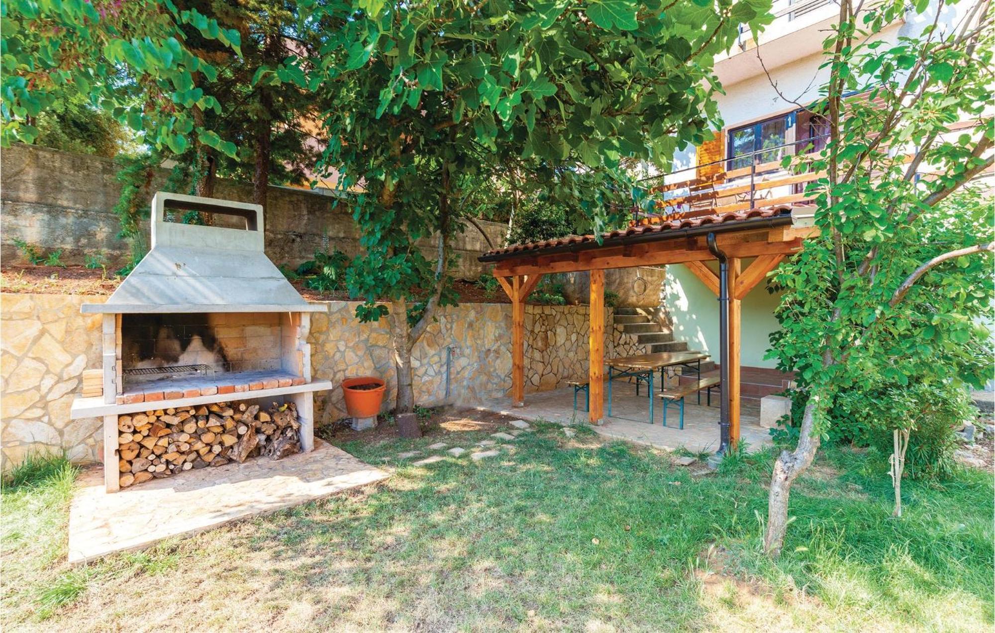 Gorgeous Apartment In Krk With Kitchen คิร์ก ภายนอก รูปภาพ